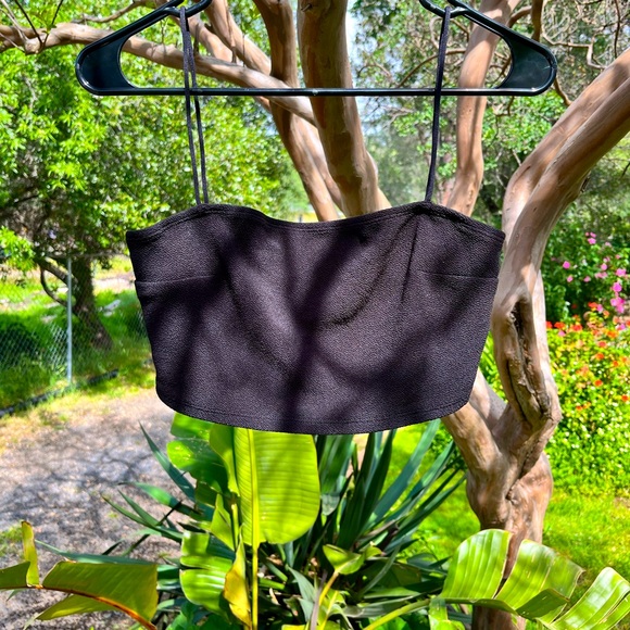 Simple black crop top 🤍 - Picture 1 of 1